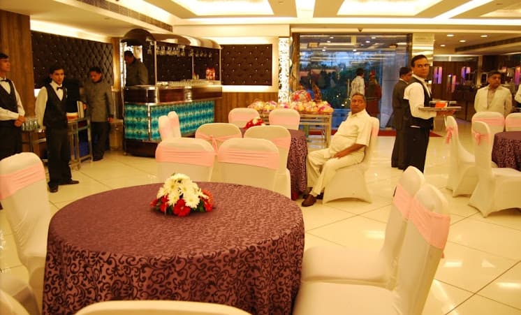 Ramada by Wyndham - Image 1