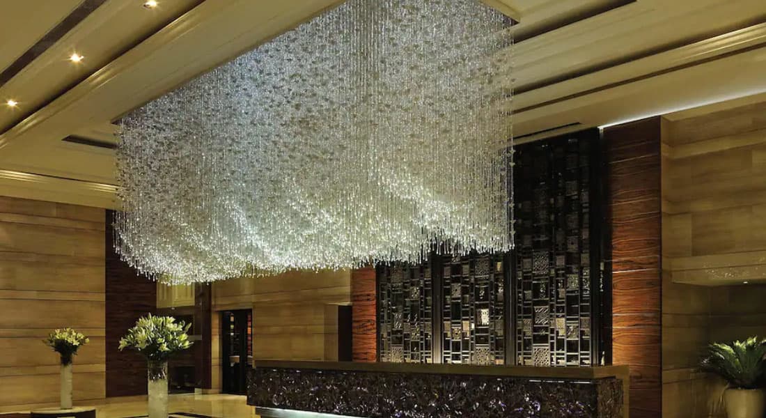 Crowne Plaza - Image 2