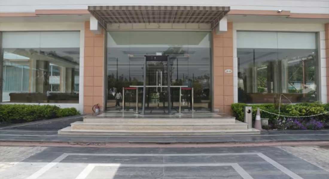 Opulent Hotel By Fnp Gardens - Image 1