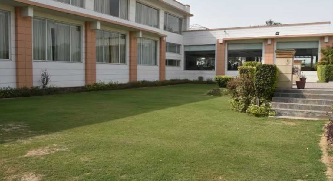 Opulent Hotel By Fnp Gardens - Image 2