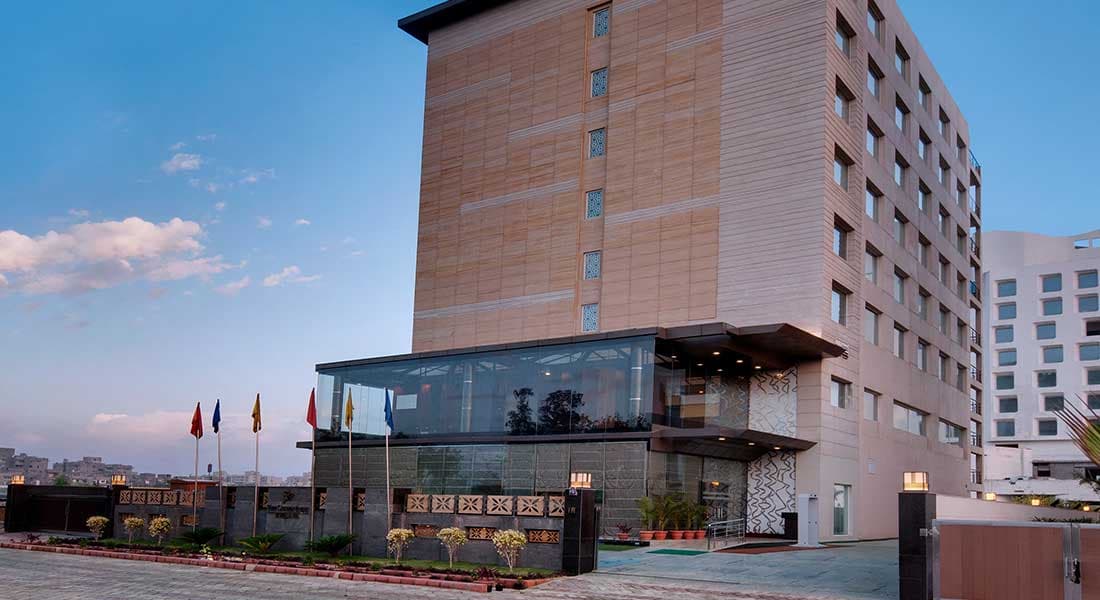 The Golden Palms Hotel - Image 1