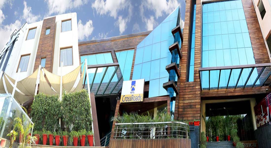 Hotel Crossroads - Image 1