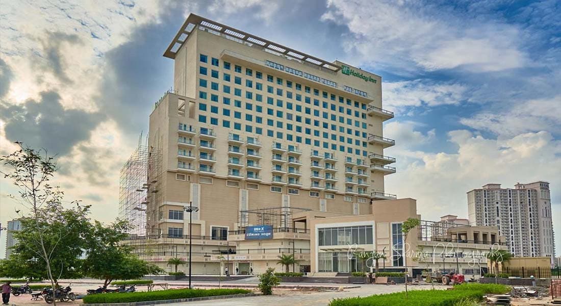 Holiday Inn - Image 1