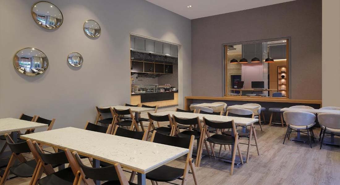 Holiday Inn Express - Image 3