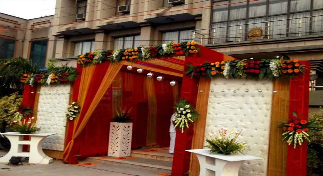 Golden Leaf Banquet - Image 1