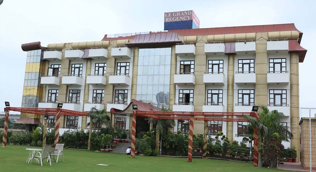 Le Grand Regency - Image 1