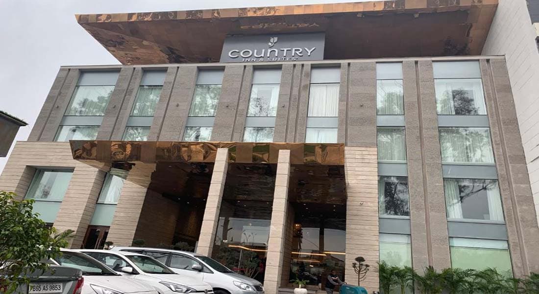 Country Inn & Suites by Radisson - Image 1